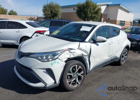 2021 Toyota C-Hr Xle z USA, uszkodzony, nr VIN JTNKHMBX7M1102202